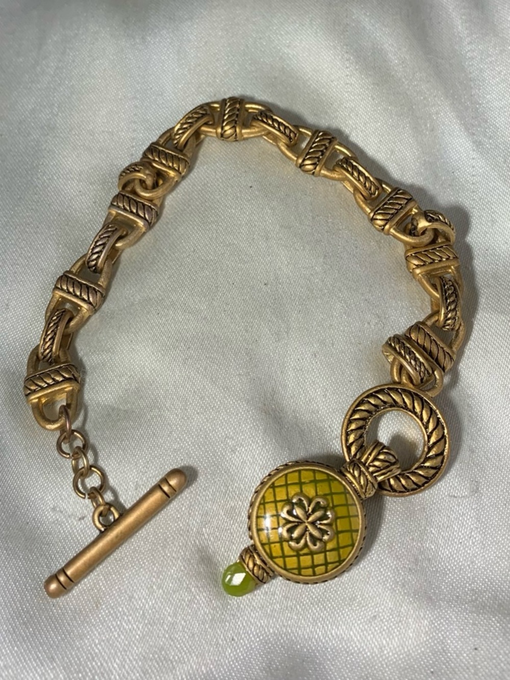 Vintage Gold-Tone Twisted Cable Link Bracelet with Yellow Enamel Clover